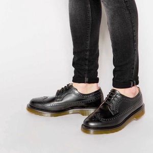Dr Martens 3989 Wingtip Smooth Leather Brogue